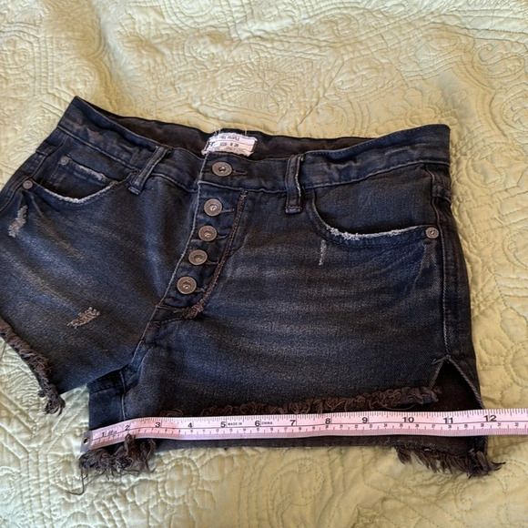 Free people shark bite denim slouchy cut off denim runaway shorts size 26 micro - Picture 9 of 13